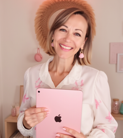 freepik__hyper-realistic-portrait-of-a-creative-female-entr__62189