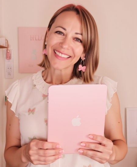 freepik__hyper-realistic-portrait-of-a-creative-female-entr__62190